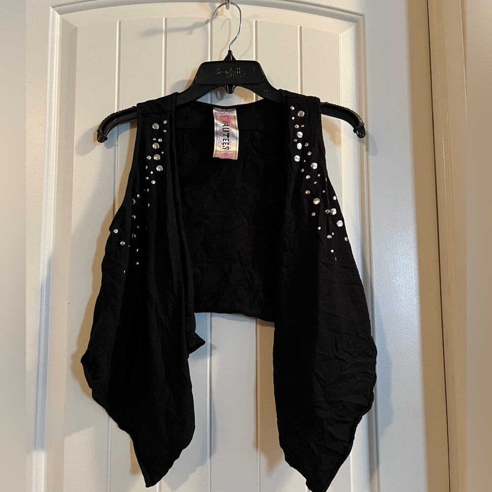 Cute black vest cardigan!